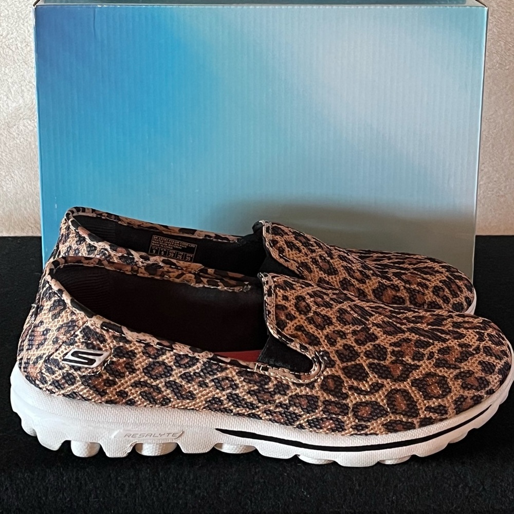 Skechers memory foam fit, leopard print, Sz 9